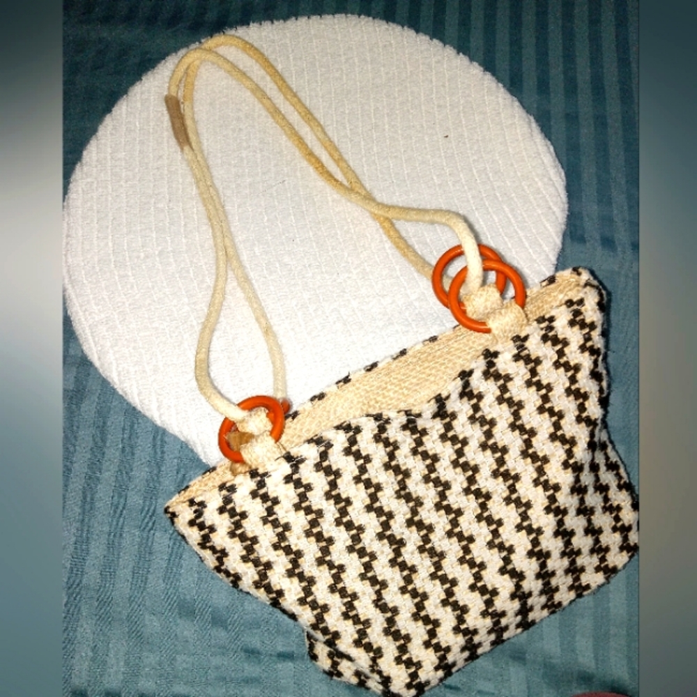THREADED HANDMADE PURSE